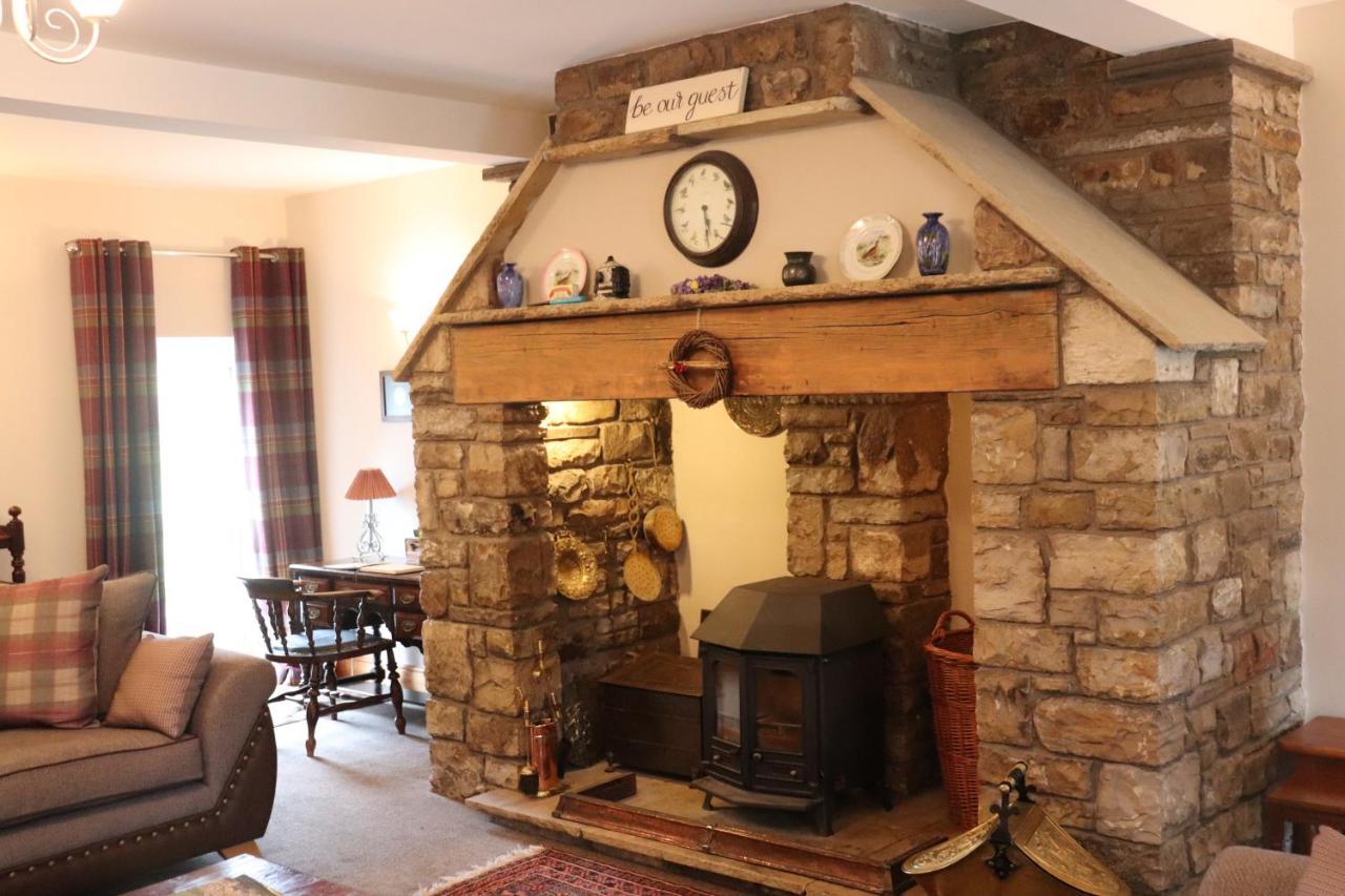 Old Camms Holiday Cottages Askrigg Exterior photo