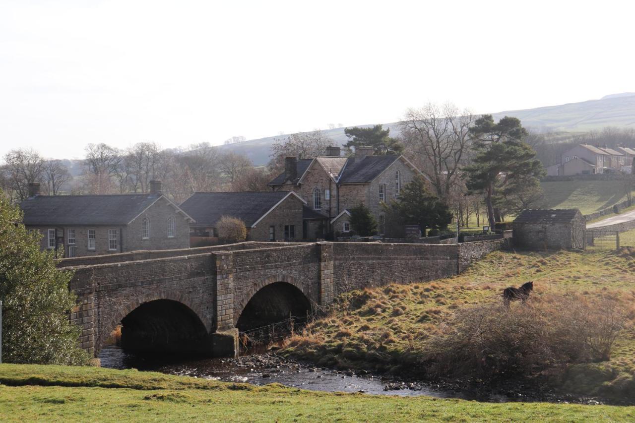 Old Camms Holiday Cottages Askrigg Exterior photo